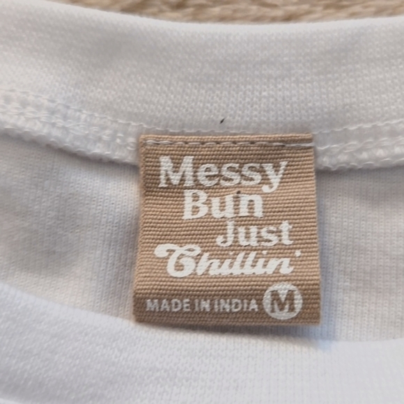 Messy Bun Just Chillin "Going to Give You the Wrong Number" Tee Size M - Picture 4 of 9